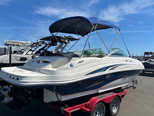 Used 2004 Sea Ray Power Boat for sale